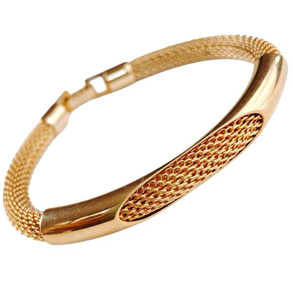 Vintage Avon Gold Tone Mesh Bracelet 1980s Signed Foldover Clasp Classic - Picture 1 of 13